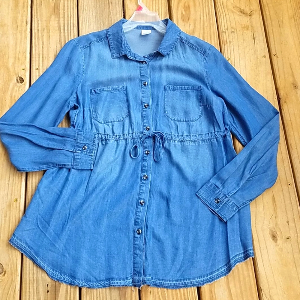 5 for $20  Time and Tru Maternity top size 4-6
